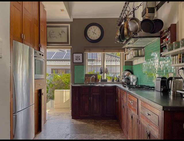 2 BEDROOM APARTMENT FOR SALE IN GREEN POINT
